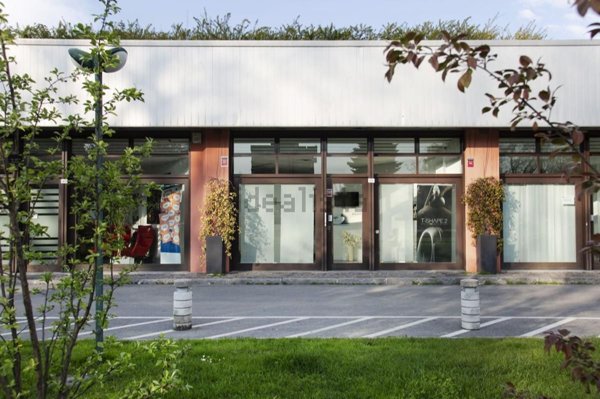 negozio in vendita a Segrate in zona Milano San Felice