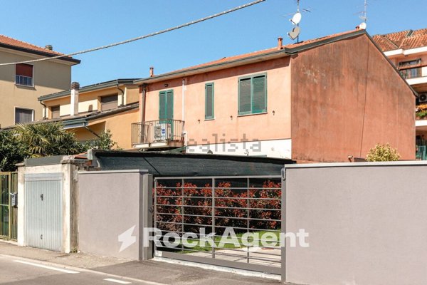 appartamento in vendita a Segrate in zona Rovagnasco