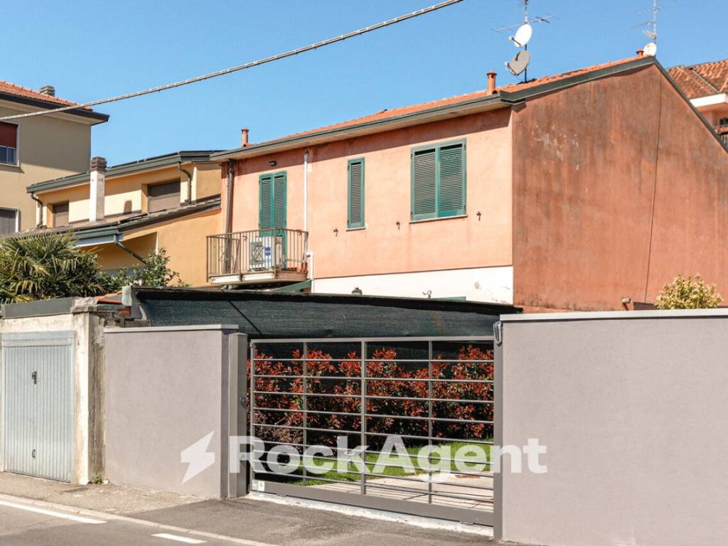 appartamento in vendita a Segrate in zona Rovagnasco