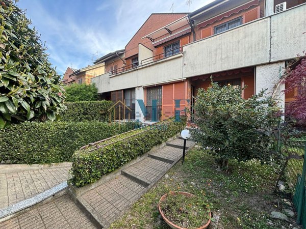 casa indipendente in vendita a Segrate