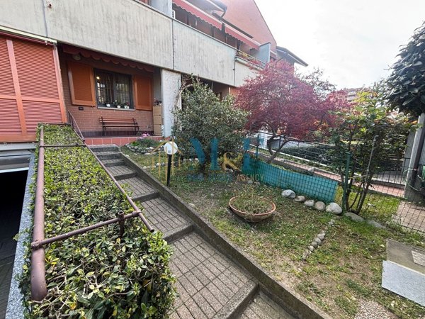 casa indipendente in vendita a Segrate in zona Rovagnasco