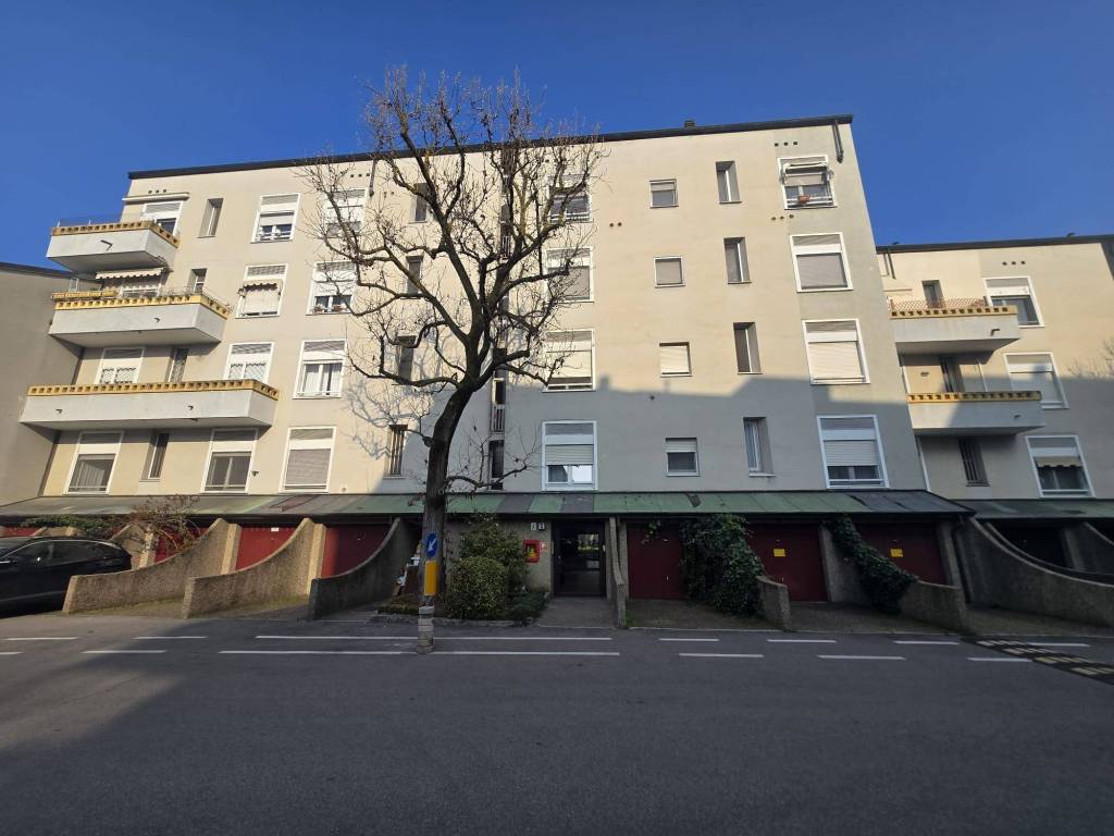 appartamento in vendita a Segrate in zona Novegro