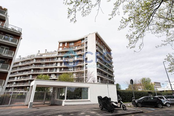 appartamento in vendita a Segrate in zona Redecesio
