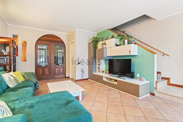 casa indipendente in vendita a Segrate in zona Redecesio