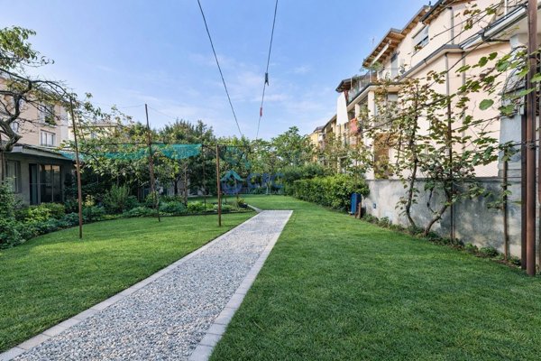 casa indipendente in vendita a Segrate