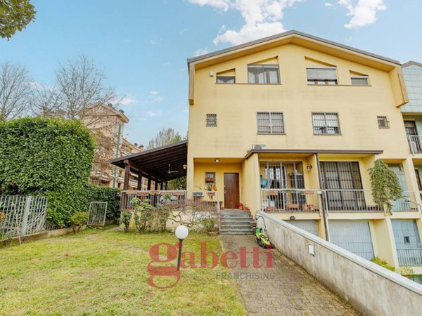casa indipendente in vendita a Segrate