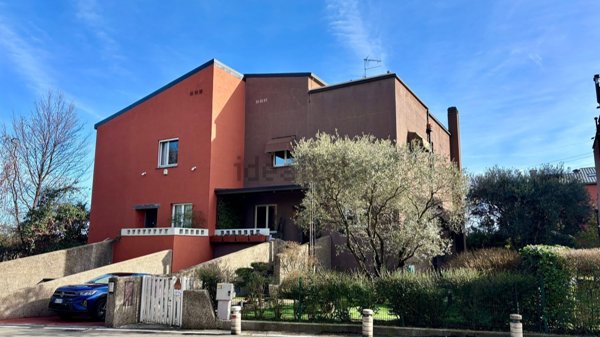 casa indipendente in vendita a Segrate in zona Milano San Felice