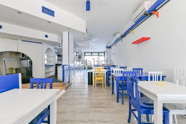 locale commerciale in vendita a Segrate in zona Lavanderie