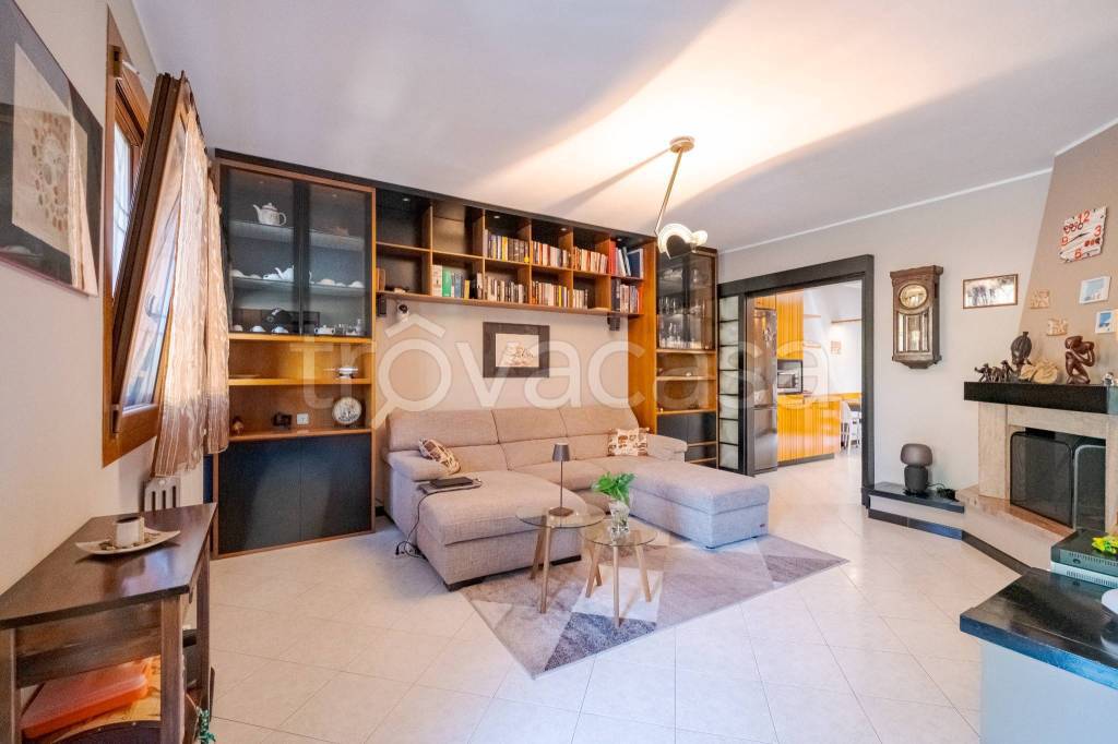 casa indipendente in vendita a Segrate