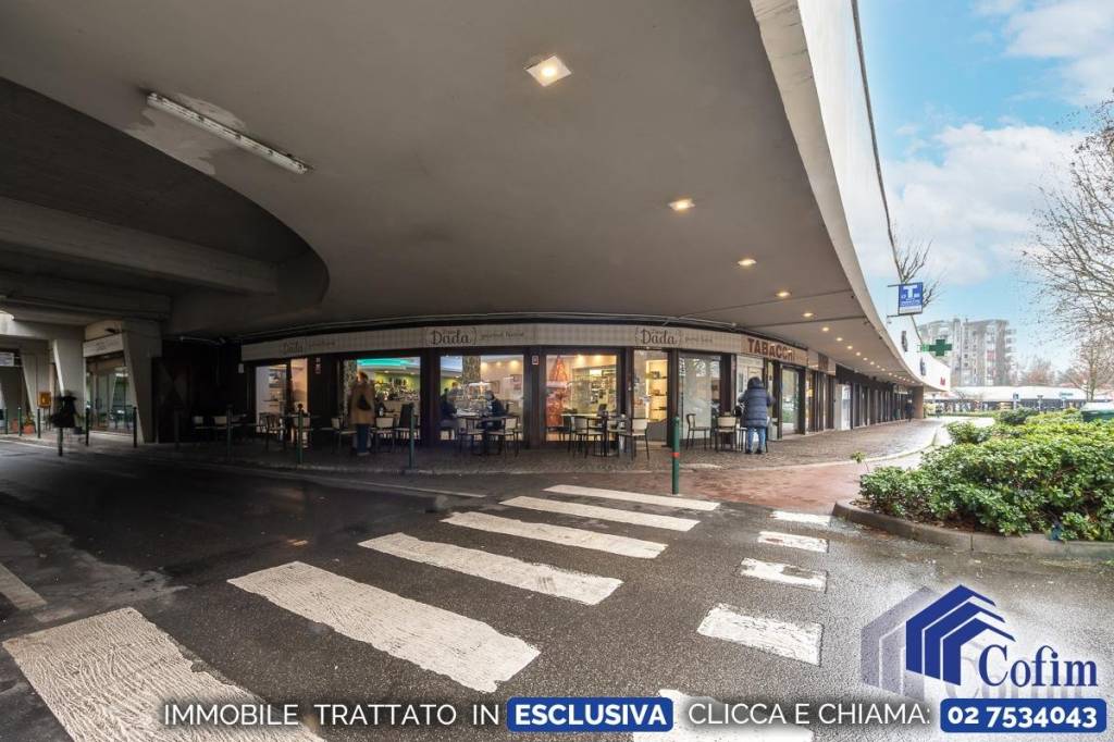 negozio in vendita a Segrate in zona Milano San Felice