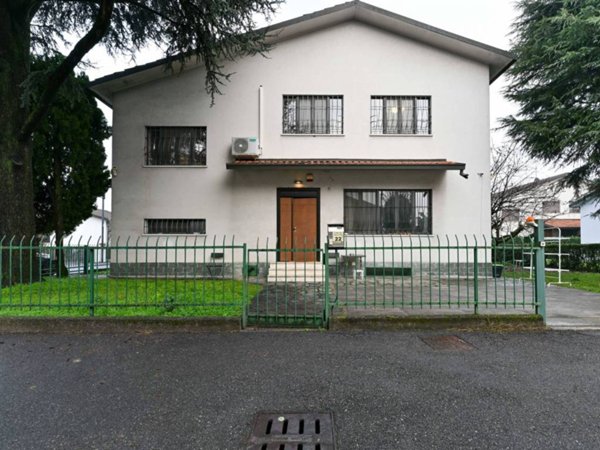casa indipendente in vendita a Segrate
