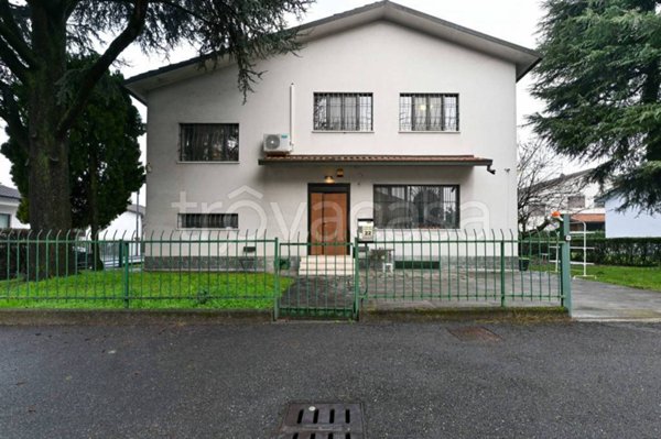 casa indipendente in vendita a Segrate