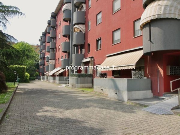appartamento in vendita a Segrate in zona Rovagnasco