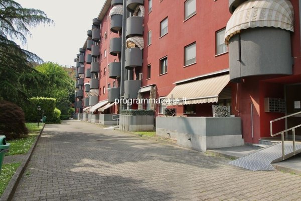 appartamento in vendita a Segrate in zona Rovagnasco