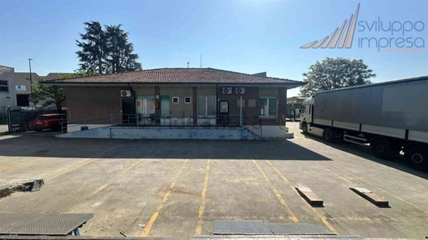 capannone in vendita a Segrate