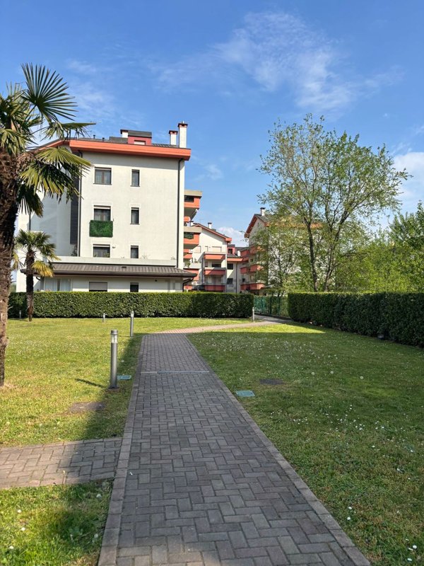 appartamento in vendita a Segrate in zona Novegro
