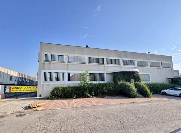 capannone in vendita a Segrate in zona Novegro