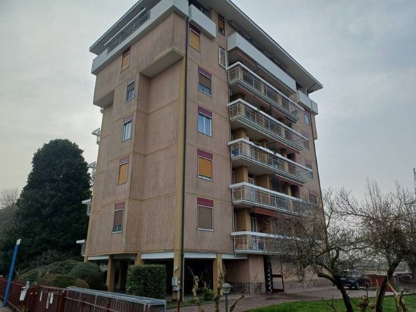 appartamento in vendita a Segrate in zona Redecesio