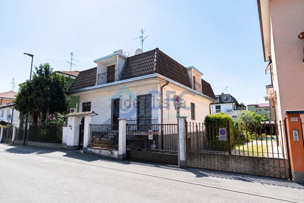 casa indipendente in vendita a Segrate