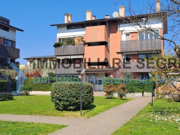 appartamento in vendita a Segrate in zona Redecesio