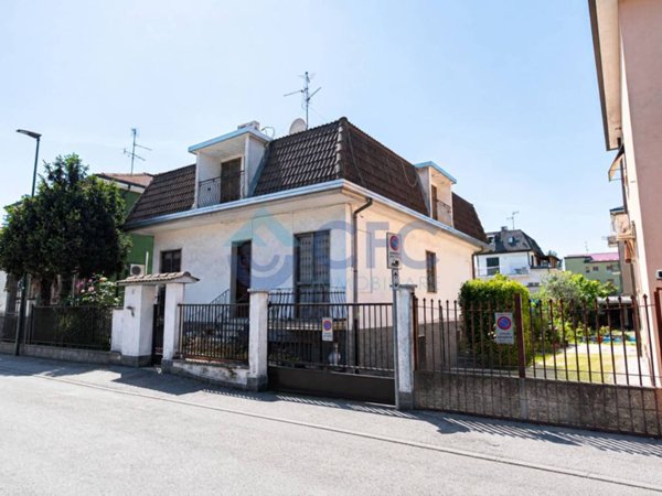 casa indipendente in vendita a Segrate