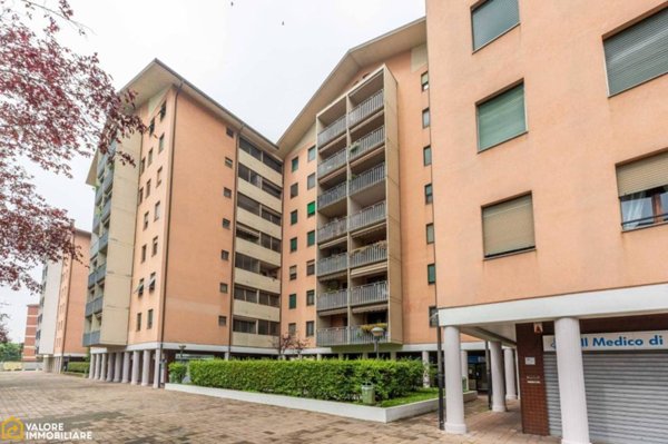 appartamento in vendita a Segrate in zona Redecesio