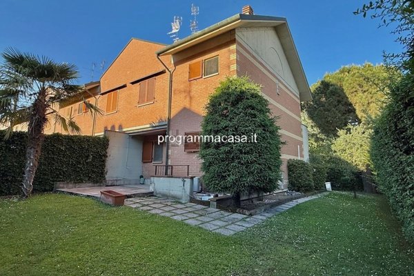 casa indipendente in vendita a Segrate