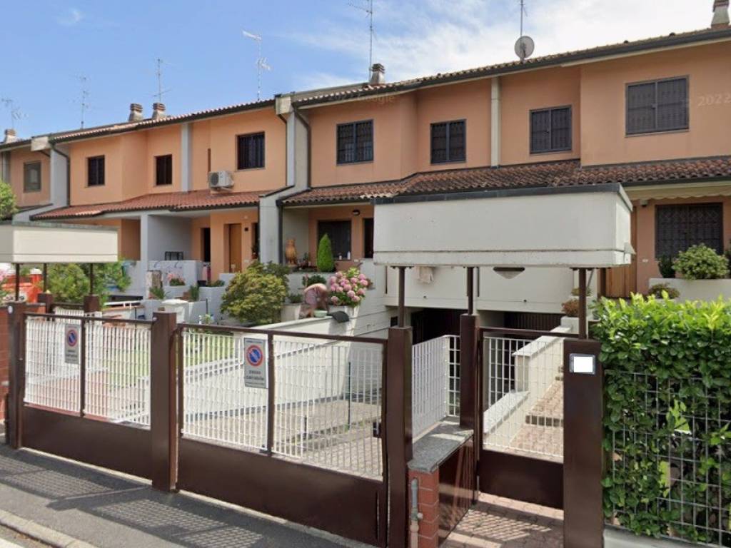 casa indipendente in vendita a Segrate in zona Redecesio