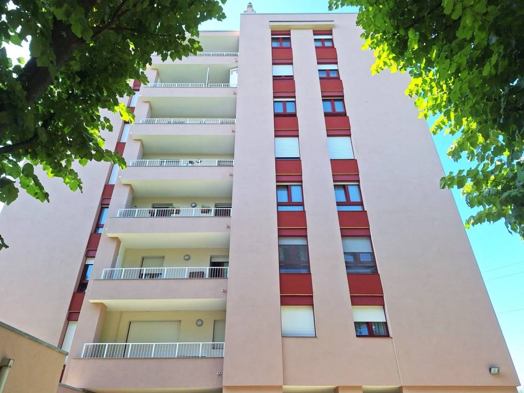 appartamento in vendita a Segrate in zona Redecesio