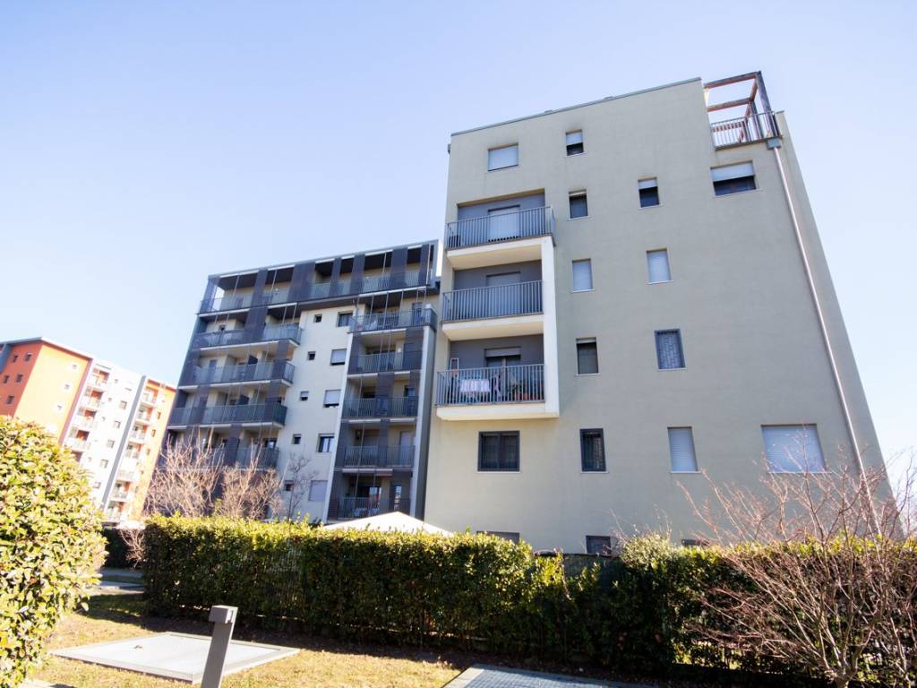appartamento in vendita a Segrate in zona Redecesio