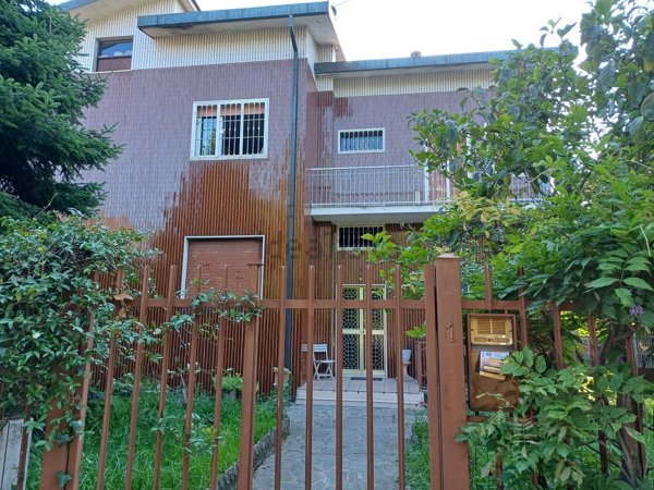 appartamento in vendita a Segrate in zona Lavanderie