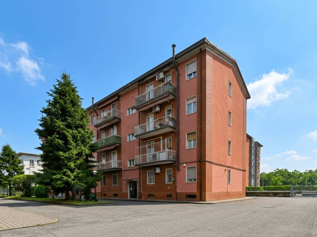 appartamento in vendita a Segrate in zona Redecesio