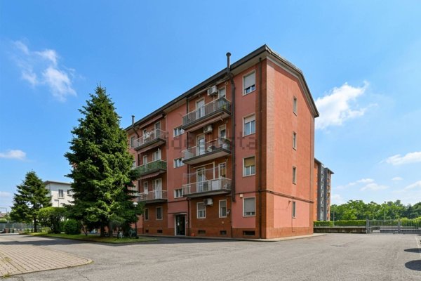 appartamento in vendita a Segrate in zona Redecesio