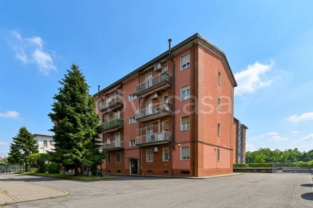 appartamento in vendita a Segrate in zona Redecesio