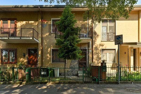 casa indipendente in vendita a Segrate