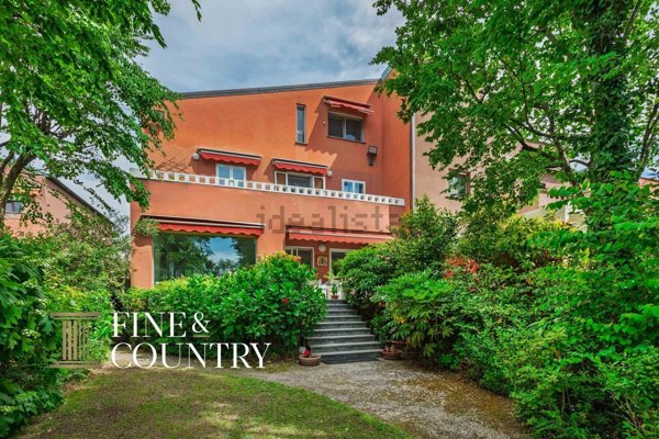 casa indipendente in vendita a Segrate in zona Milano San Felice