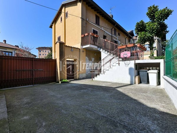 casa indipendente in vendita a Segrate