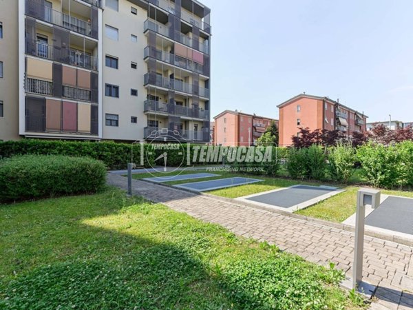 appartamento in vendita a Segrate in zona Redecesio