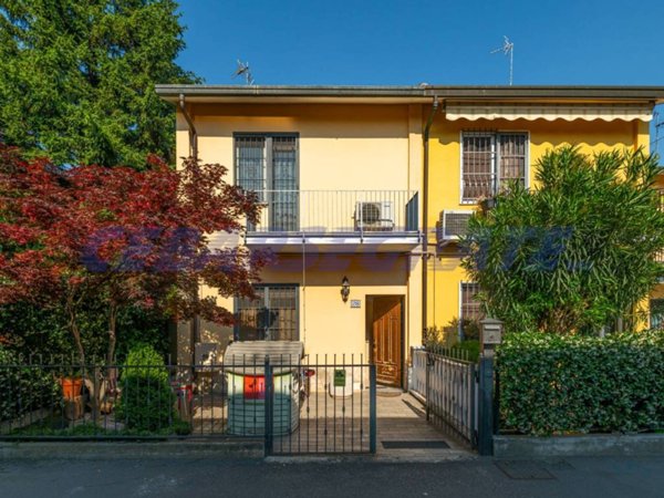casa indipendente in vendita a Segrate