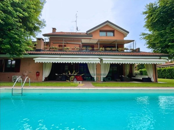 casa indipendente in vendita a Segrate in zona Rovagnasco