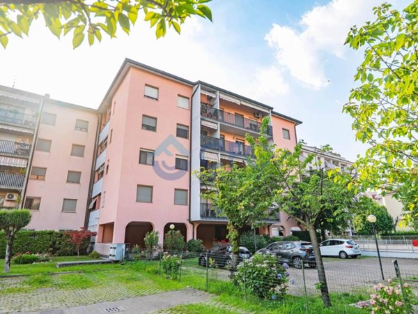 appartamento in vendita a Segrate in zona Lavanderie
