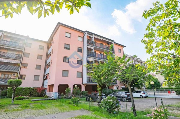 appartamento in vendita a Segrate in zona Lavanderie