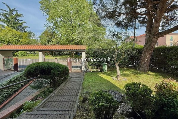 casa indipendente in vendita a Segrate in zona Rovagnasco
