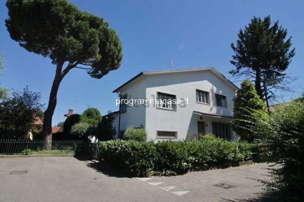 casa indipendente in vendita a Segrate in zona Rovagnasco