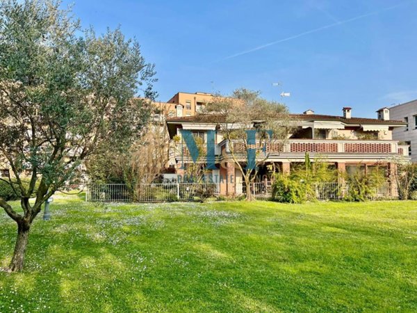 appartamento in vendita a Segrate in zona Rovagnasco