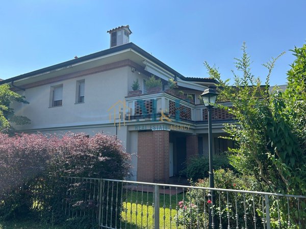 appartamento in vendita a Segrate in zona Rovagnasco