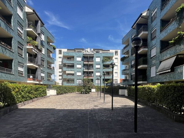 appartamento in vendita a Segrate in zona Redecesio