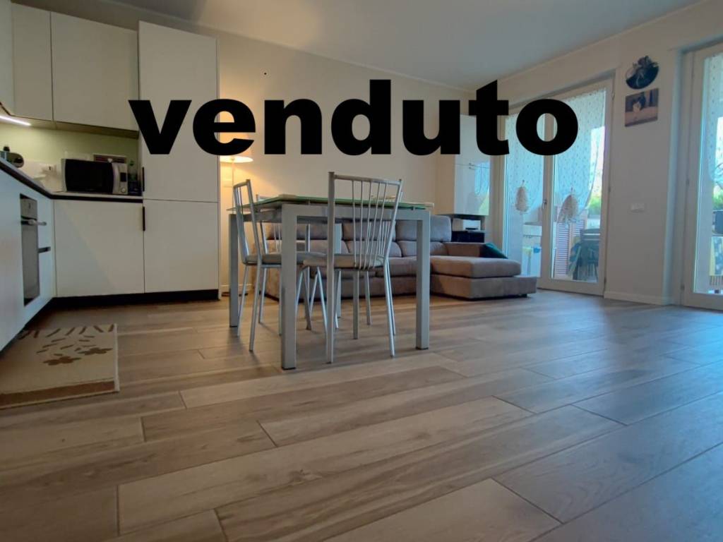 appartamento in vendita a Segrate in zona Redecesio