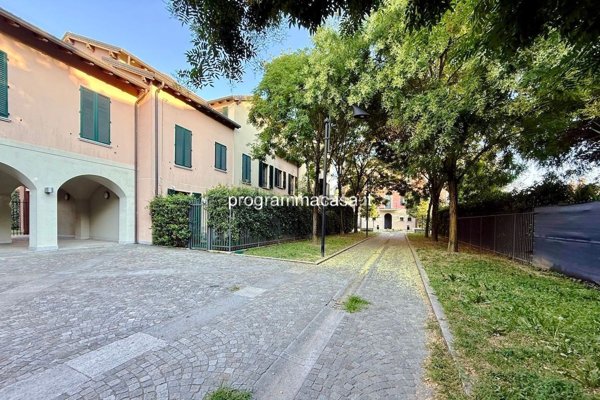 appartamento in vendita a Segrate in zona Redecesio