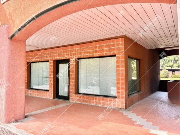 negozio in vendita a Segrate in zona Milano 2